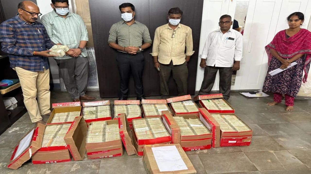 AP Liquor Scam: ఏపీ లిక్కర్ స్కామ్ కేసులో రూ. 11 కోట్లు సీజ్..!