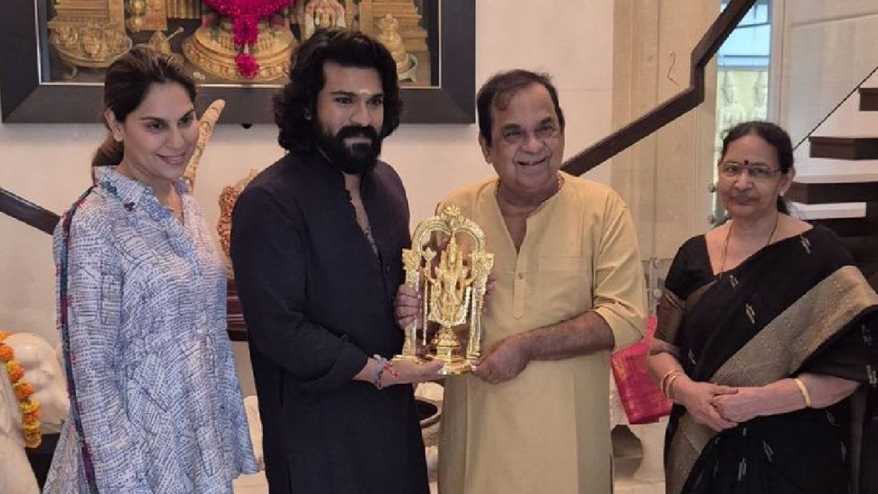 Ramcharan: బ్ర‌హ్మానందం ఇంటికి వెళ్లిన రామ్ చ‌ర‌ణ్ దంపతులు