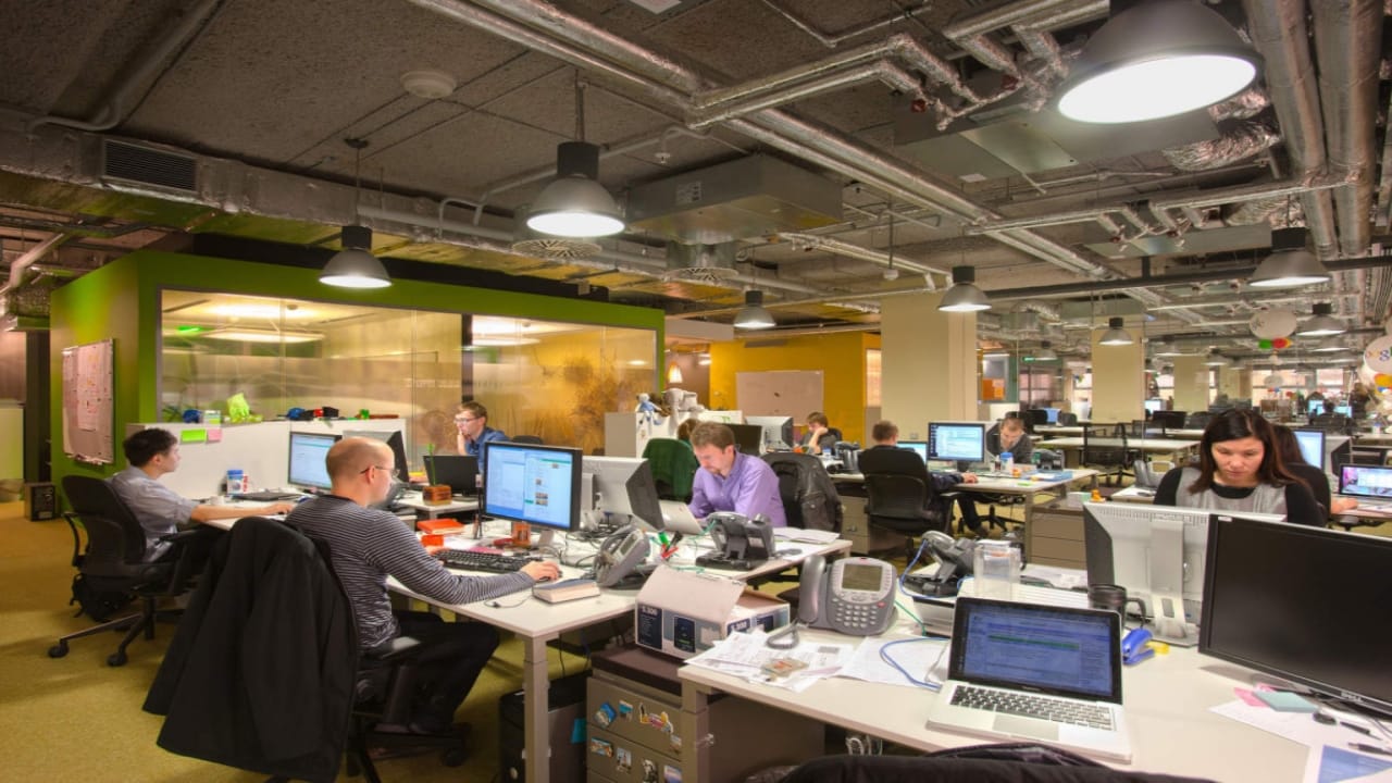 Whats App: ఆఫీసు కంప్యూటర్లలో వాట్సాప్ వాడుతున్నారా.. జాగ్రత్త!