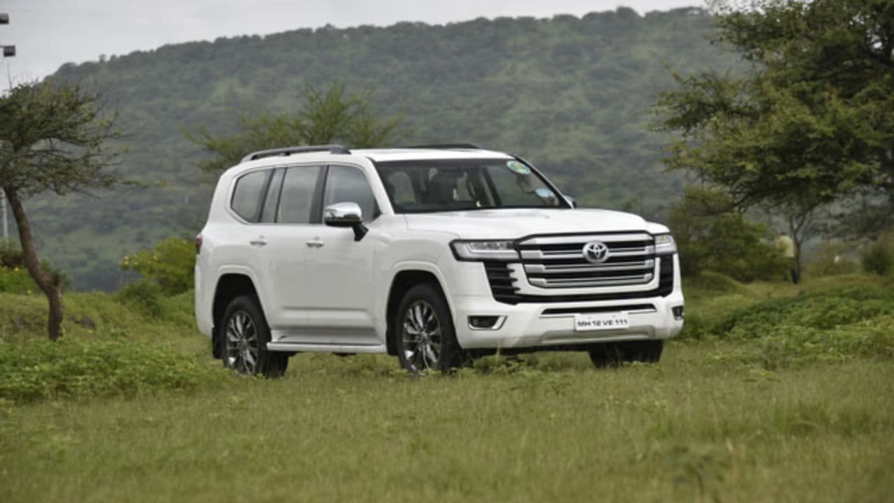 Toyota Land Cruiser: టయోటా కీలక నిర్ణయం.. ల్యాండ్ క్రూయిజర్ ఎస్యూవీల్లో సాంకేతిక లోపం.. వెనక్కి పిలుస్తున్న సంస్థ..!