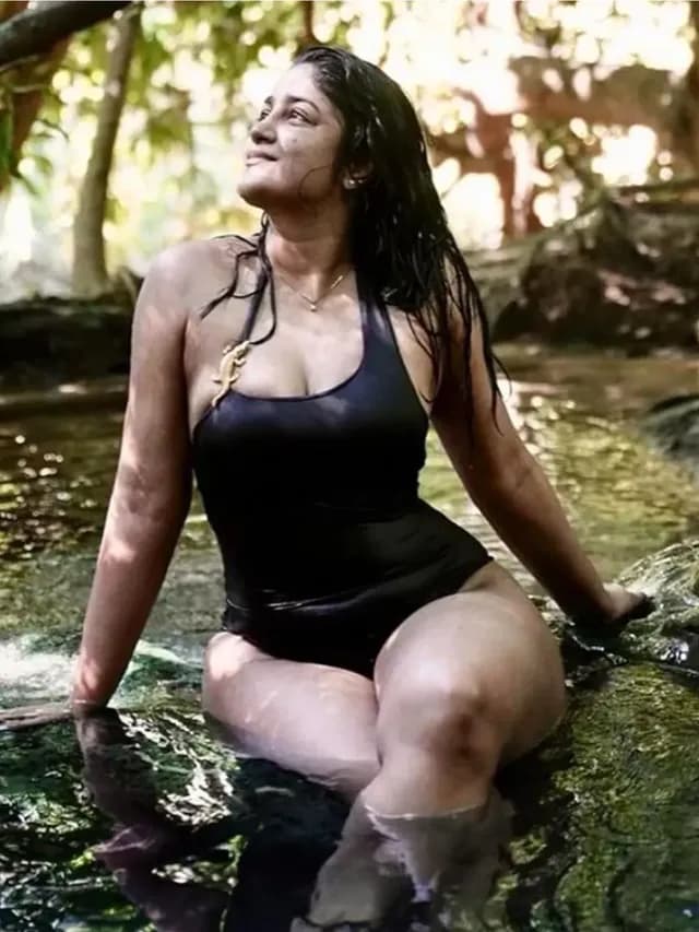 Dimple Hayathi:బికినీలో మంటలు పుట్టిస్తున్న డింపుల్ హాట్ ఫోటోలు వైరల్