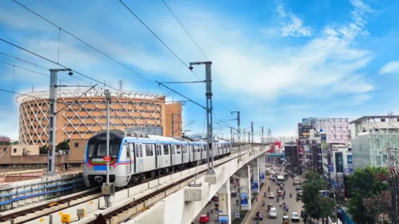 మెట్రో ‘ఉరి’తాడు.. సర్కార్ ఖజానాకు కన్నం..!