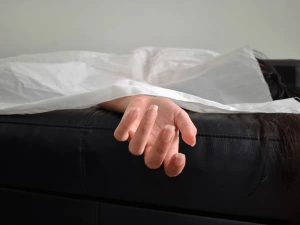 అంబర్పేటలో విషాదం ఒకే కుటుంబంలోని ముగ్గురి ఆత్మహత్య!