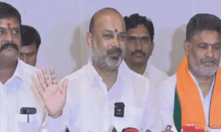 Bandi Sanjay: కేసీఆర్ కుటుంబానికి రేవంత్ సర్కారు రక్షణ కవచంలా మారిపోయింది. బండి సంజయ్