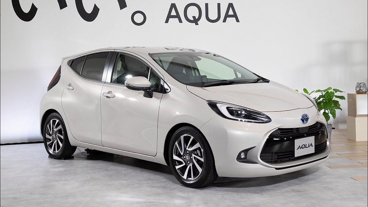 Toyota Aqua Hybrid: ప్రపంచంలోనే మొట్టమొదటి కారు.. టయోటా ఆక్వా హైబ్రిడ్.. 35.8 కిలోమీటర్ల మైలేజీ..!