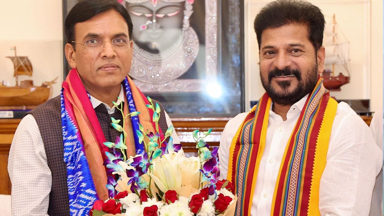 CM Revanth Delhi Tour: ఢిల్లీలో సీఎం రేవంత్ బిజీ బిజీ.. స్పోర్ట్స్ యునివర్సిటీపై చర్చ