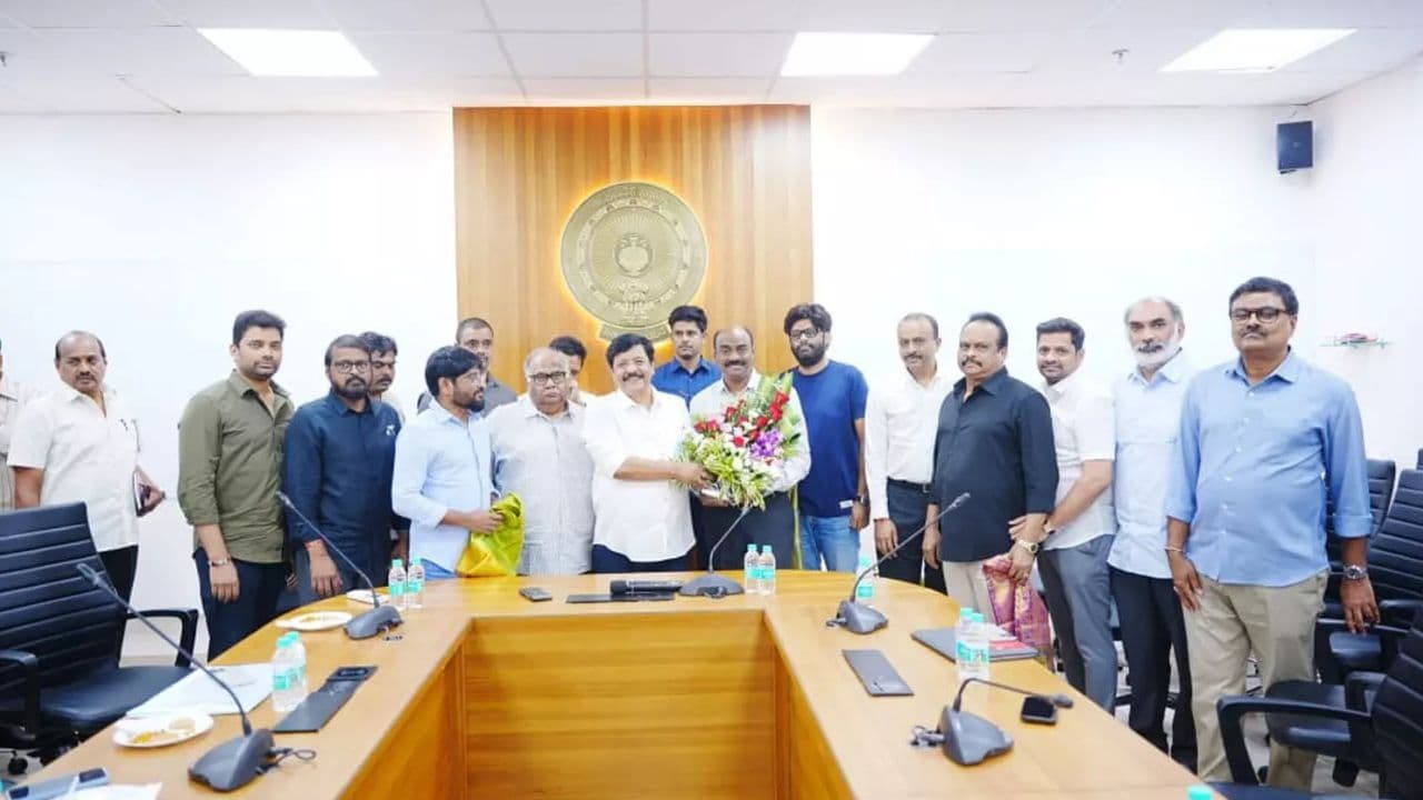 Tollywood: మంత్రి కందుల దుర్గేశ్తో సినీనిర్మాతల భేటీ